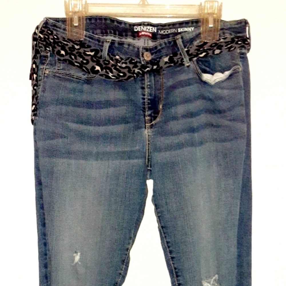 Distressed Levi's - Picture 7 of 10